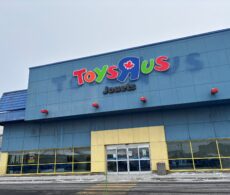 Le Toys R Us de Brossard maintenant fermé