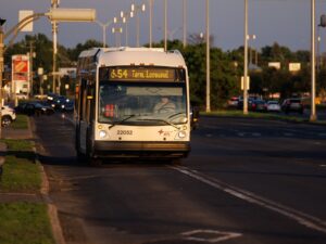 BUS+ : «On va le voir avant de le croire»