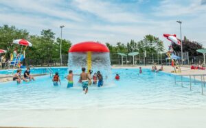 Bibliothèques, piscines et jeux d’eau ouverts durant les grandes chaleurs