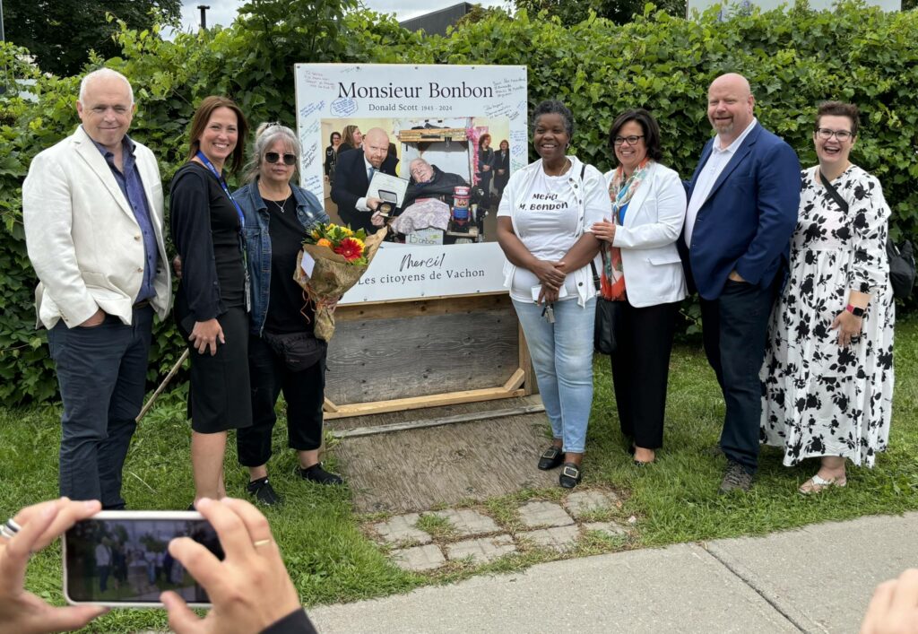 Monsieur Bonbon : une affiche pour rappeler la mémoire de Donald Scott… en attendant!