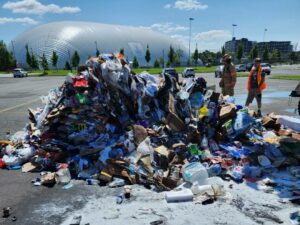 Un camion de collecte prend feu à Longueuil