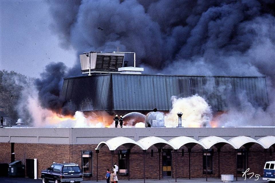 Il y a 45 ans : Place Longueuil disparaissait dans les flammes