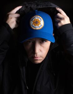 Une Châteauguoise dans le rôle de Marc Lépine dans la pièce «The Anorak»