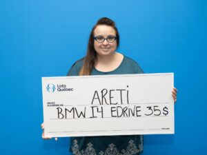 Gagnante de 70 000$ à la loterie : célébration deux mois plus tard