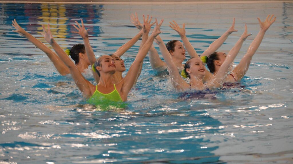 Natation artistique : la crème des nageuses débarque à Brossard
