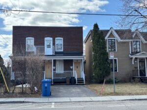 Saint-Lambert : le conseil divisé sur la démolition d’un immeuble de 1900