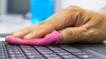 Quelles sont les bonnes pratiques pour le nettoyage des équipements bureautiques ?