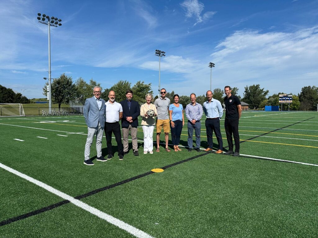 Saint-Lambert : un terrain synthétique tout neuf