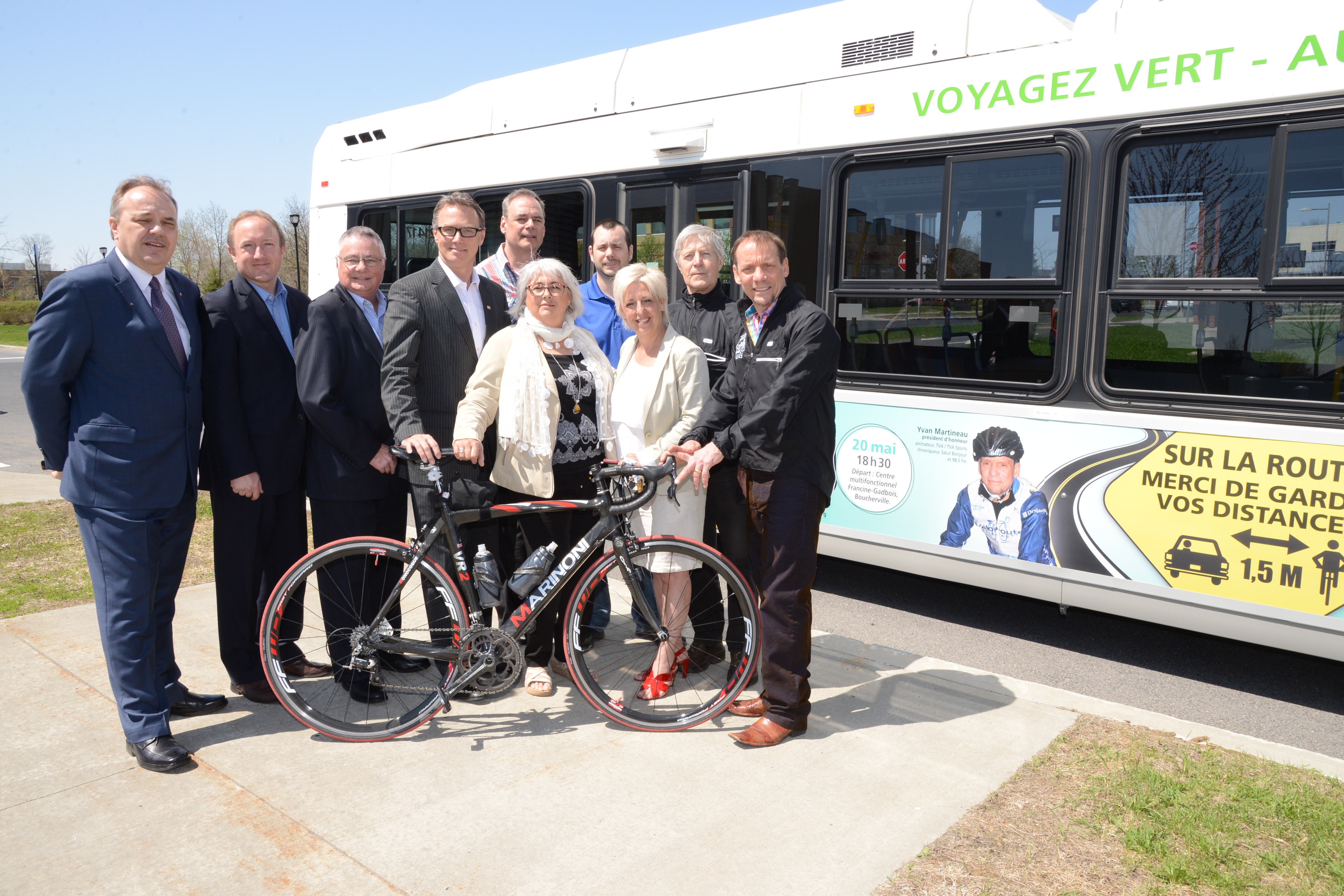 Sur la route, merci de garder vos distances!