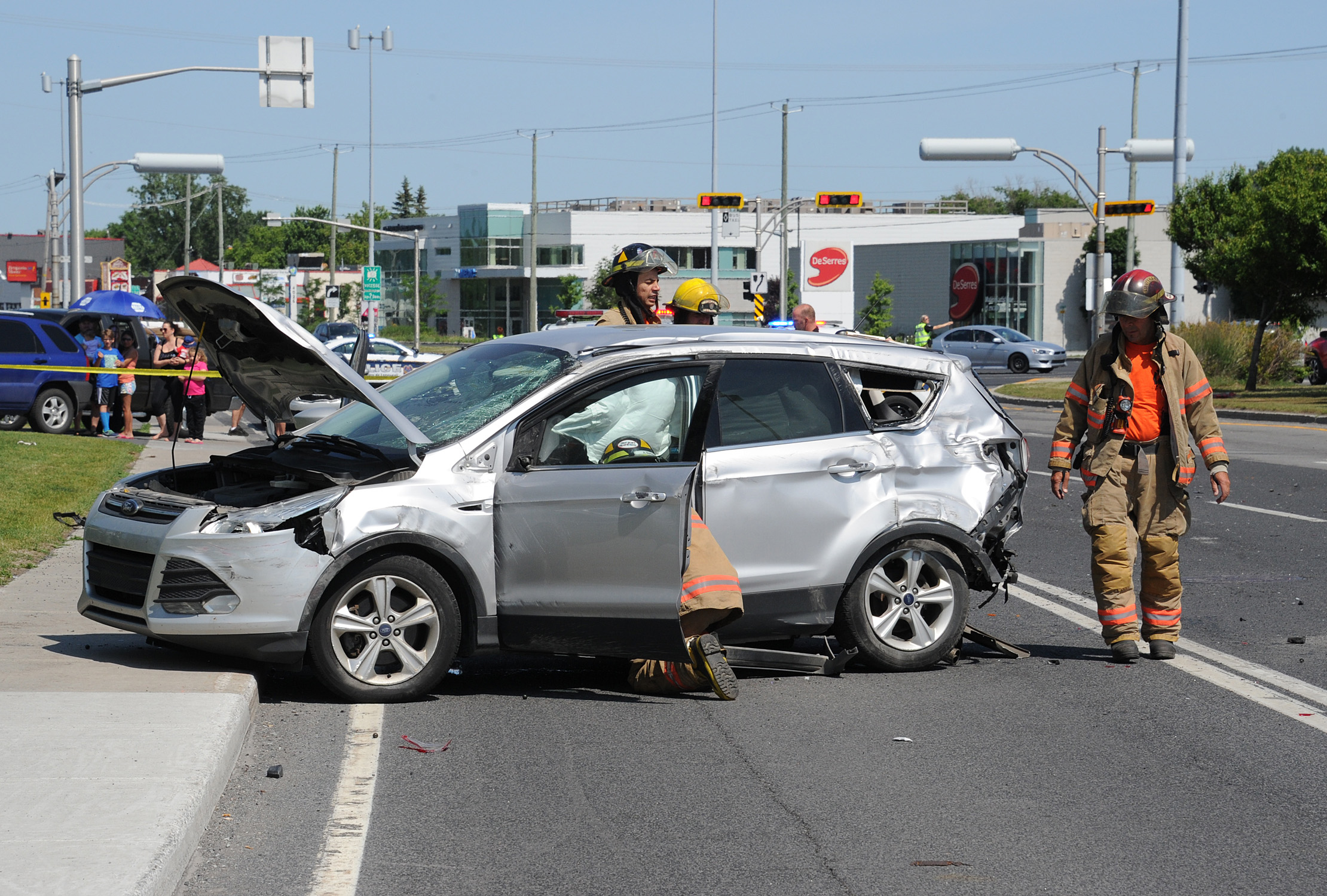 Accident impliquant trois véhicules à Greenfield Park