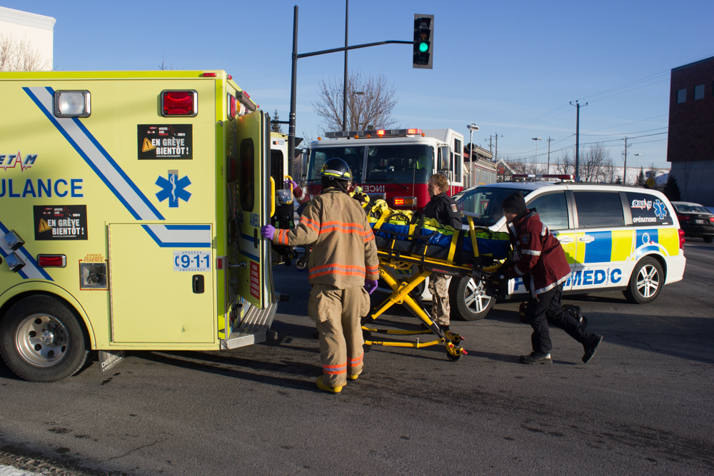 Une piétonne happée sur le boul. Roland-Therrien