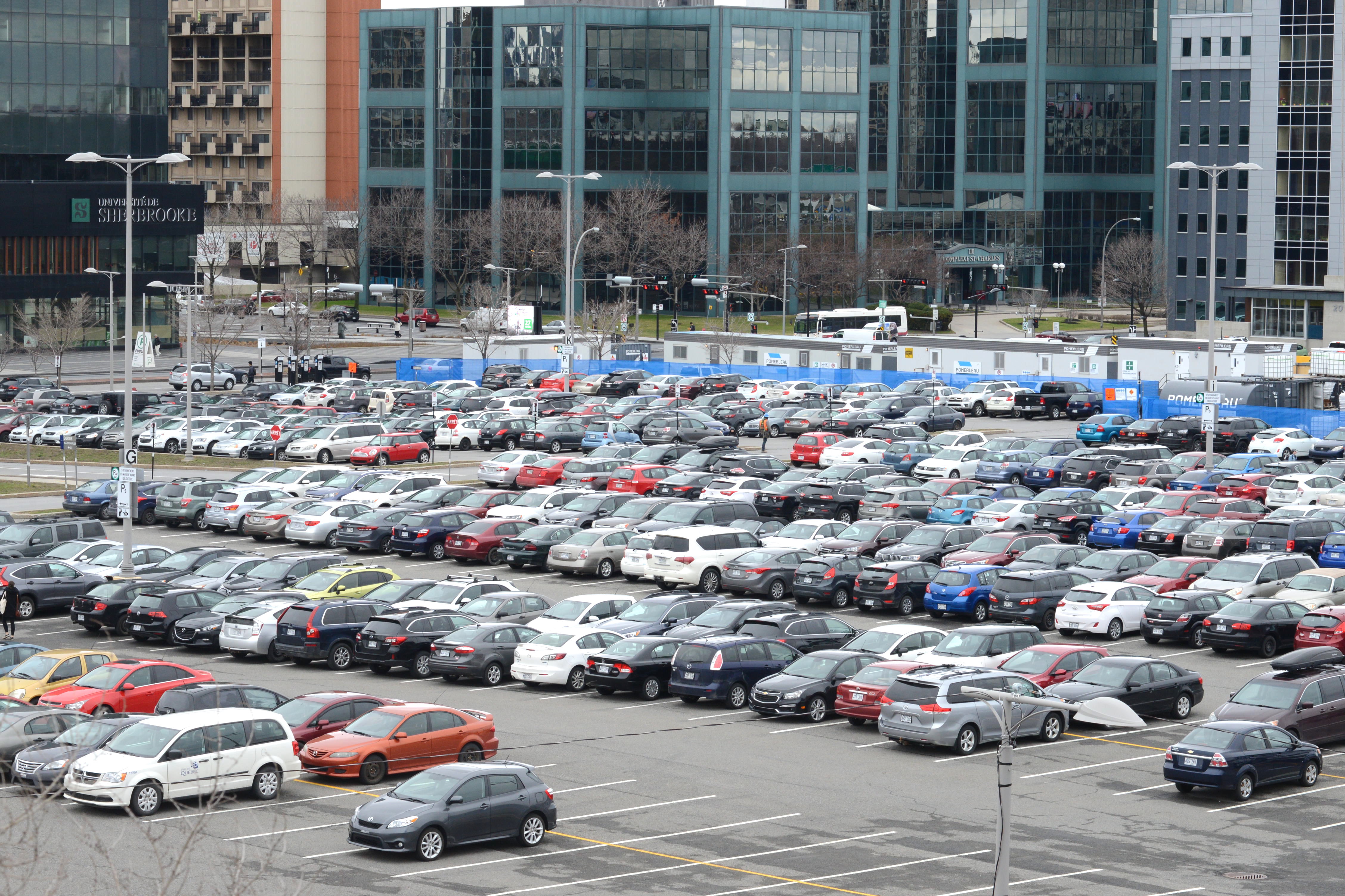 Obligation de se stationner en marche avant au métro Longueuil