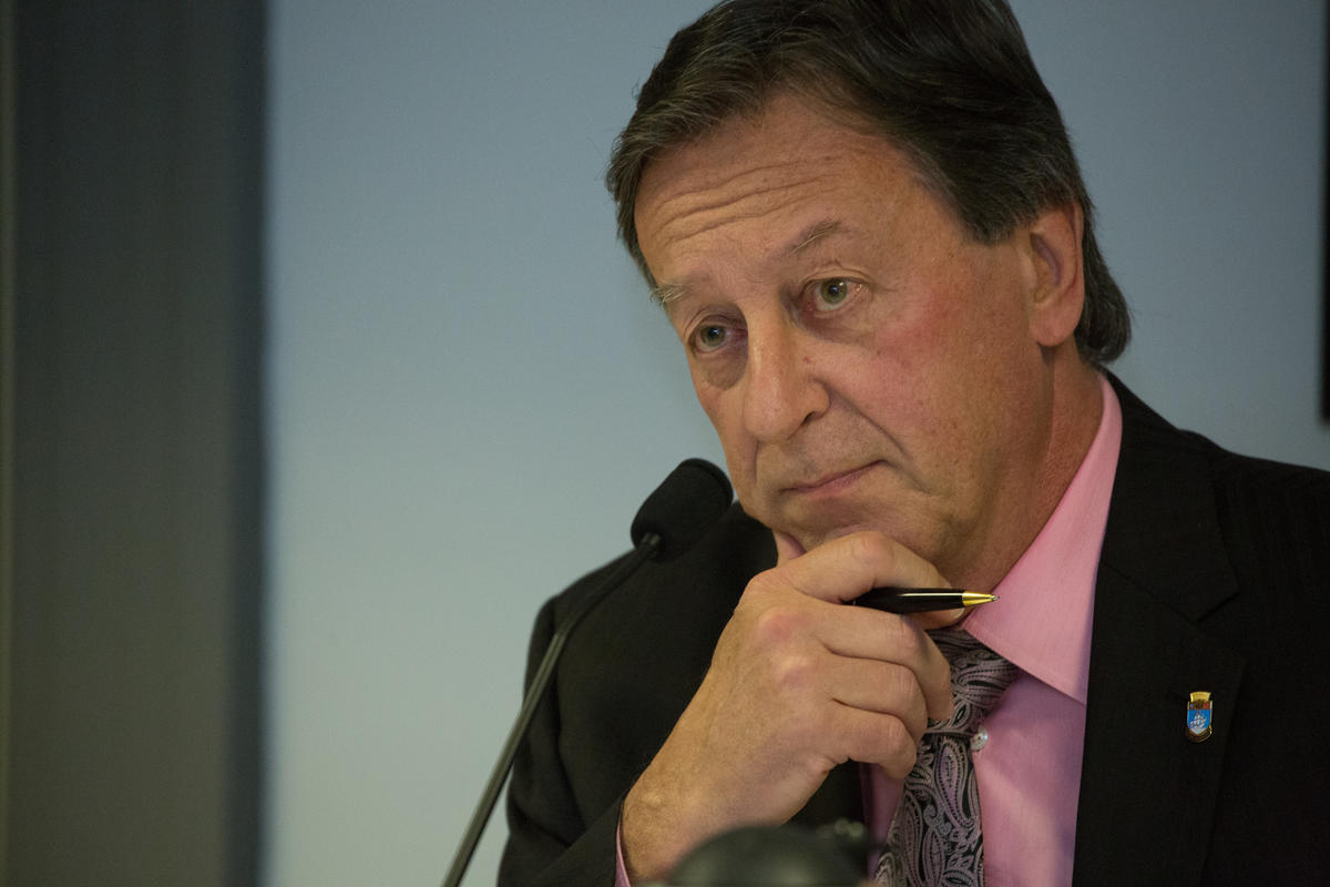 Le maire monte le ton à propos du bruit