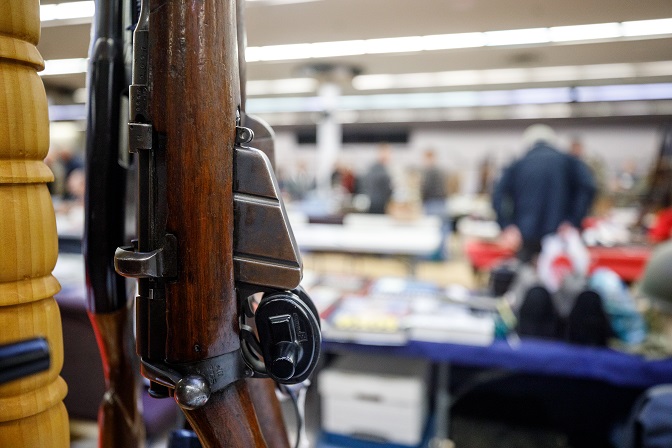 Le salon de l’arme attire près de 1000 adeptes