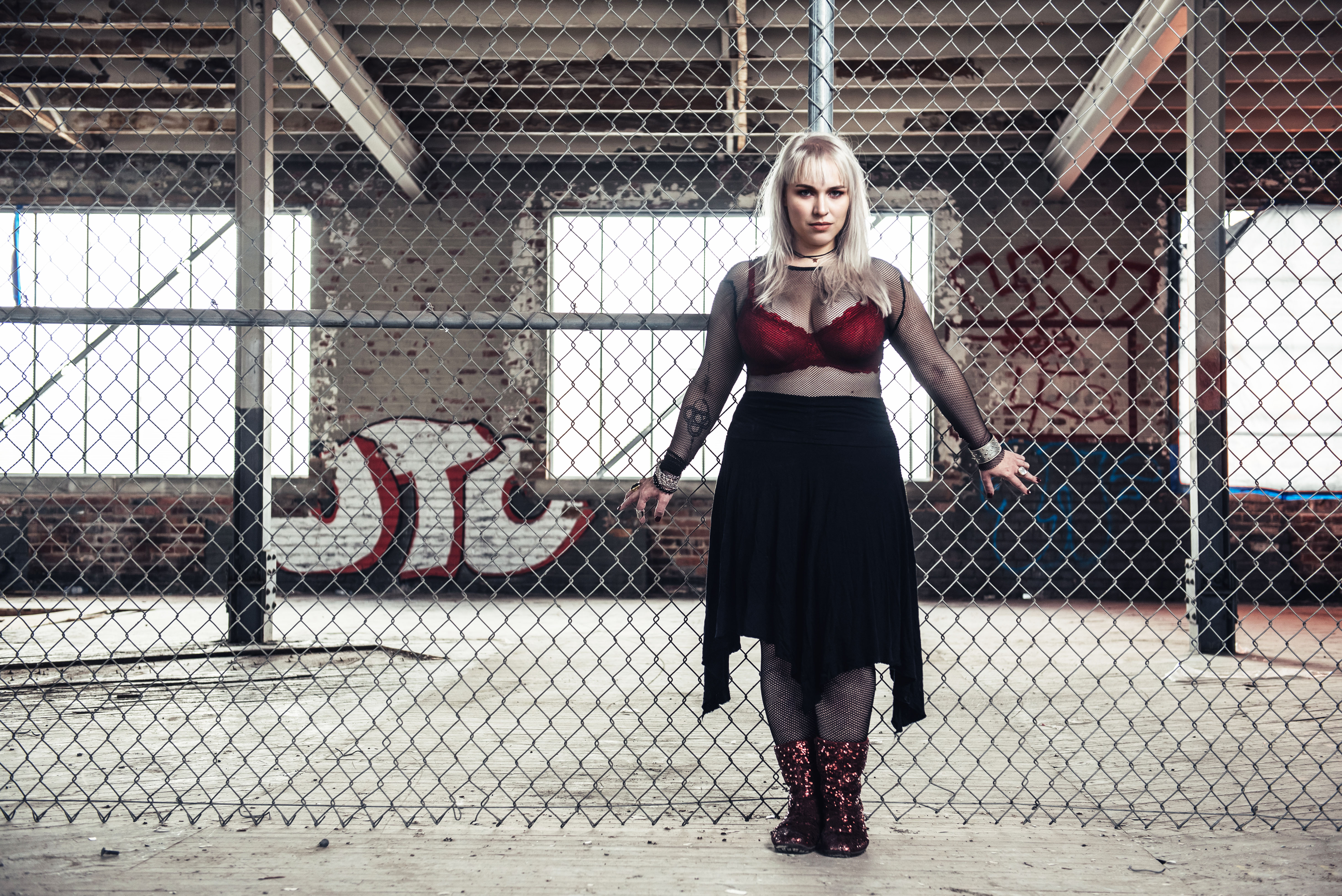 Caro Bé dévoile Bat Shit Crazy