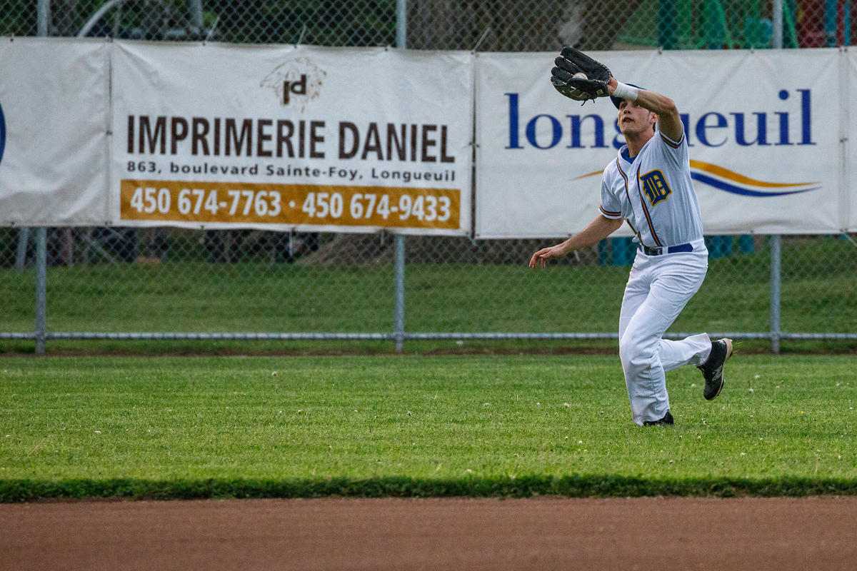 Lise Dion retire la burqa de son spectacle