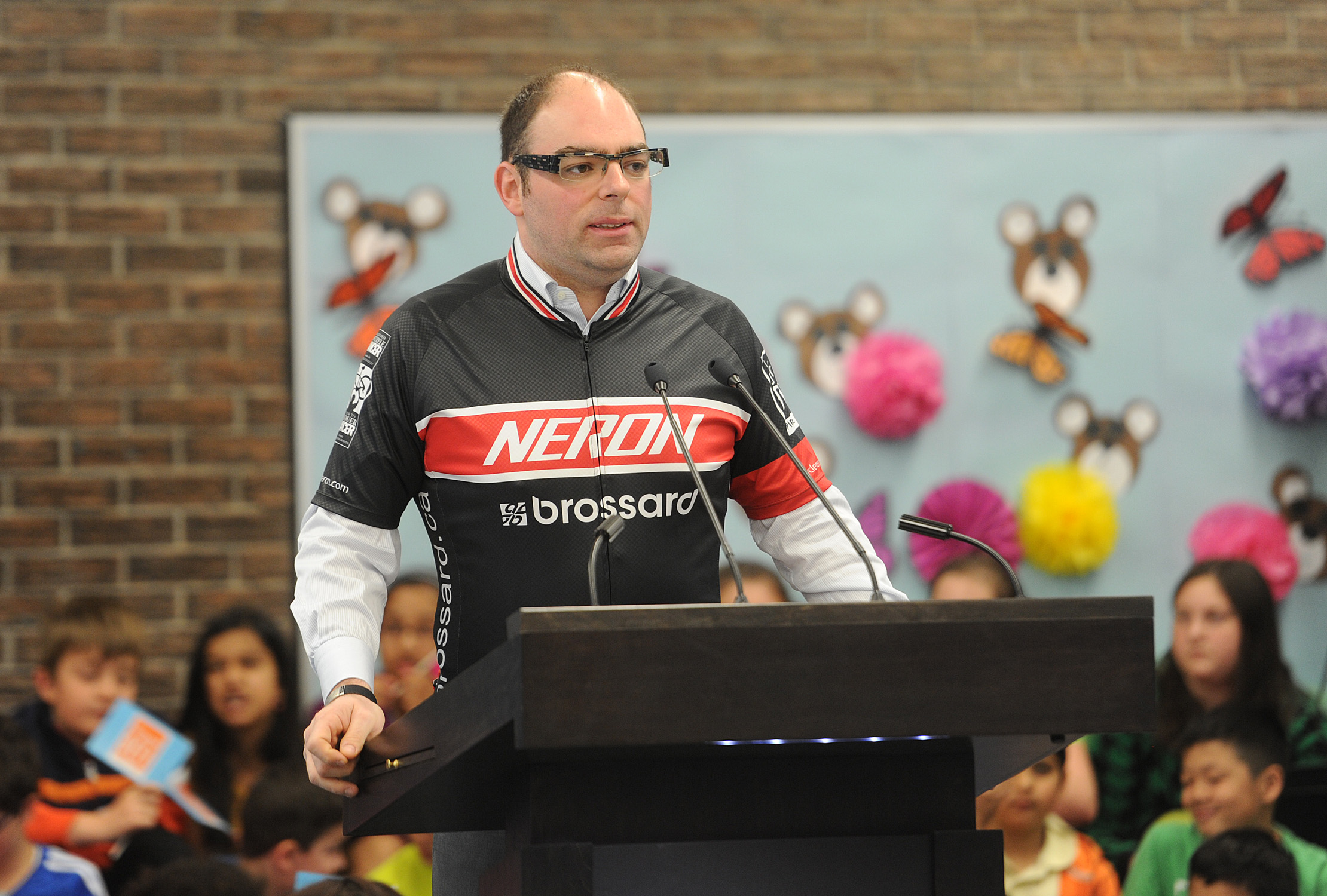 Un promoteur peut-il faire un don de charité à un élu?