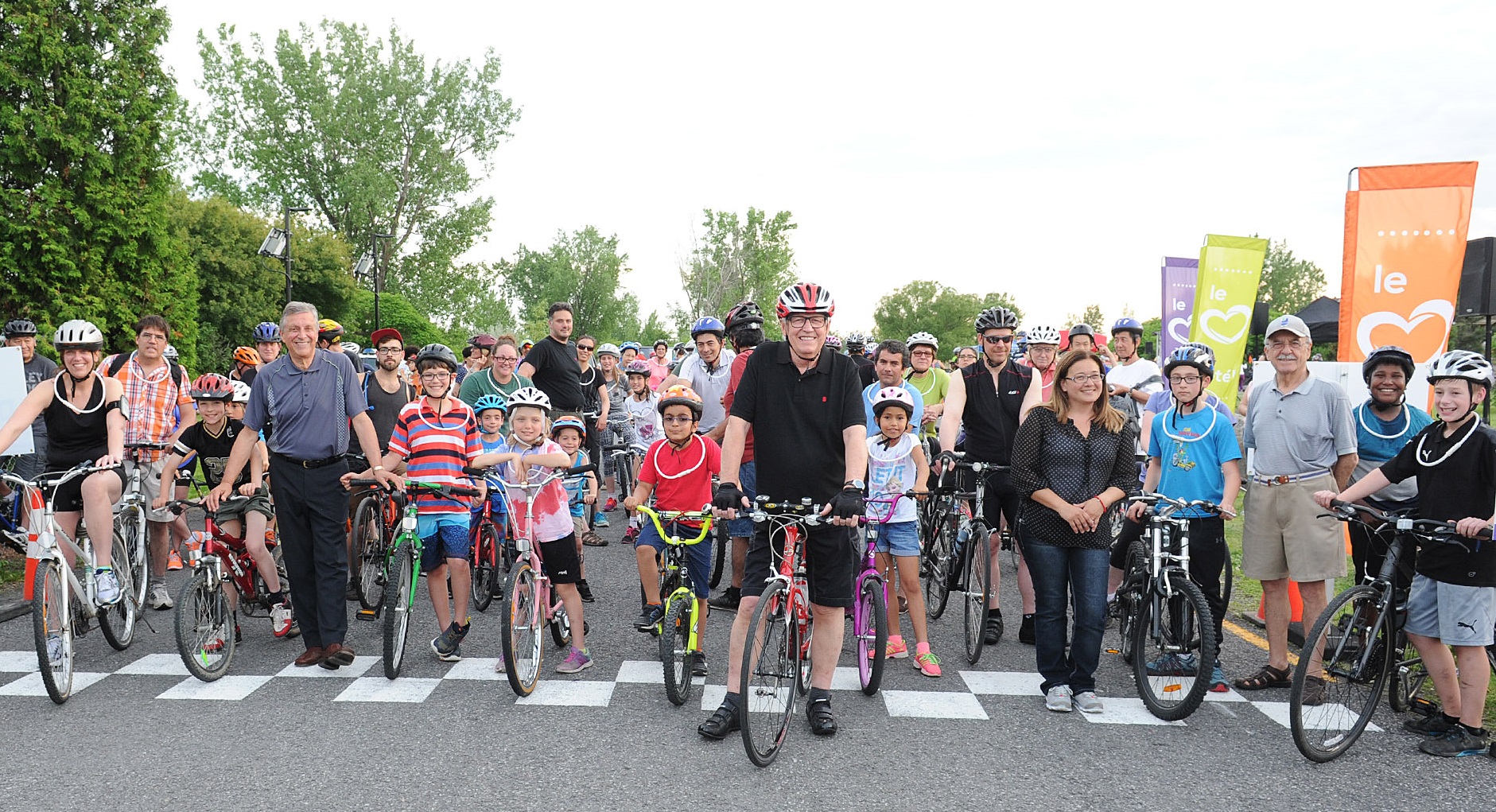 Une 5e randonnée de vélo au crépuscule réussie
