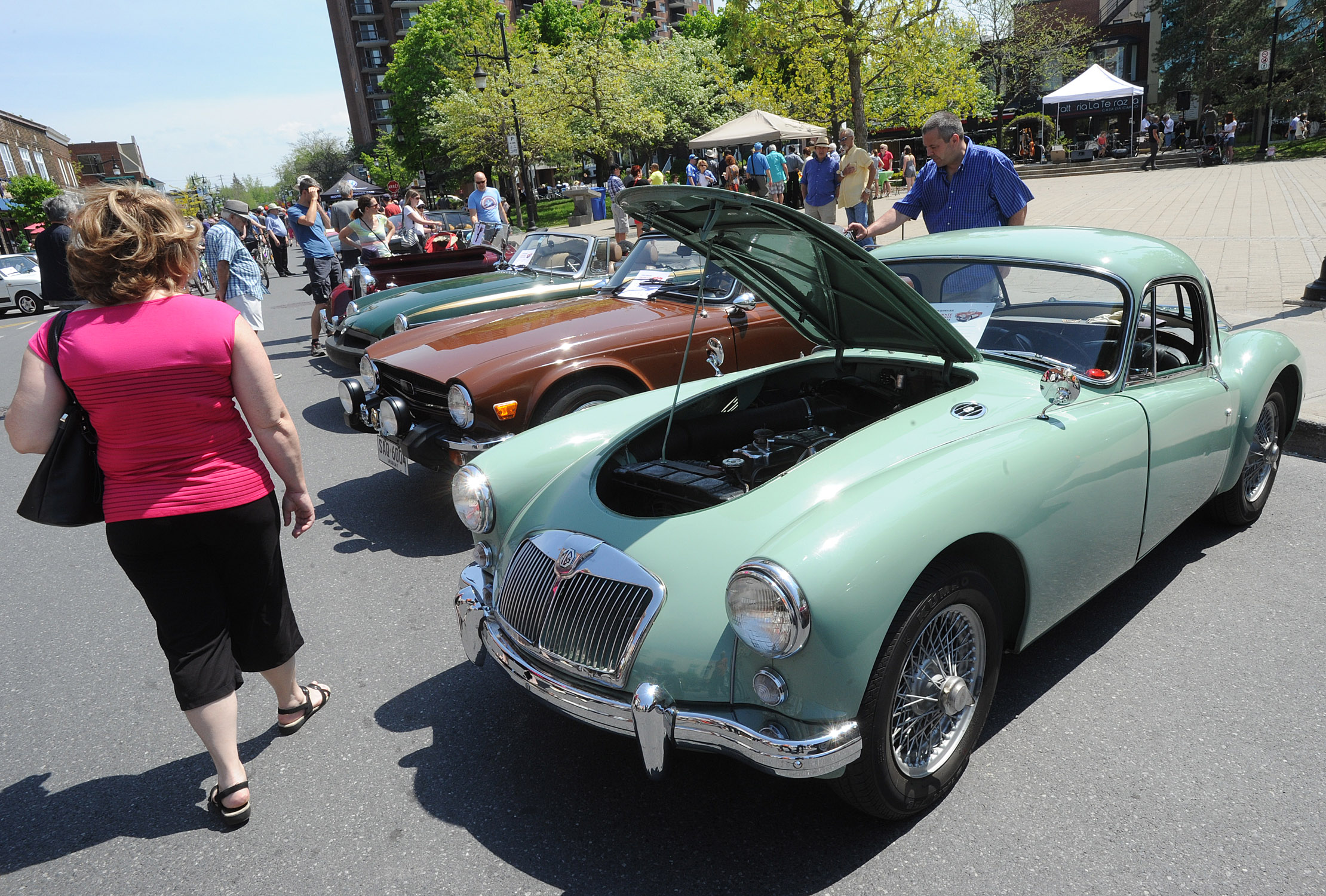 Plus de 250 voitures classiques réunies à Saint-Lambert