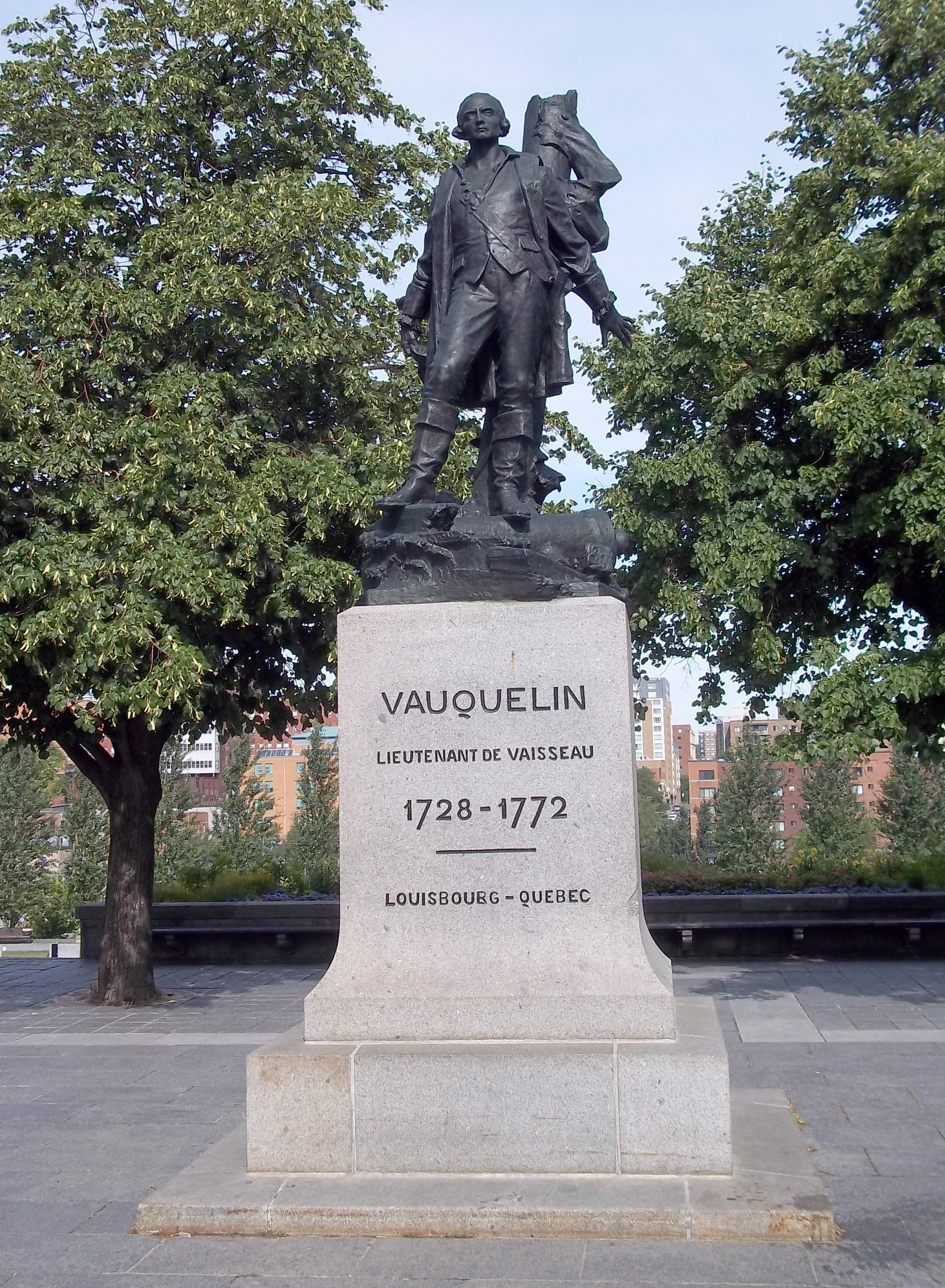Qui était l’homme qui a donné son nom au boulevard Vauquelin ?