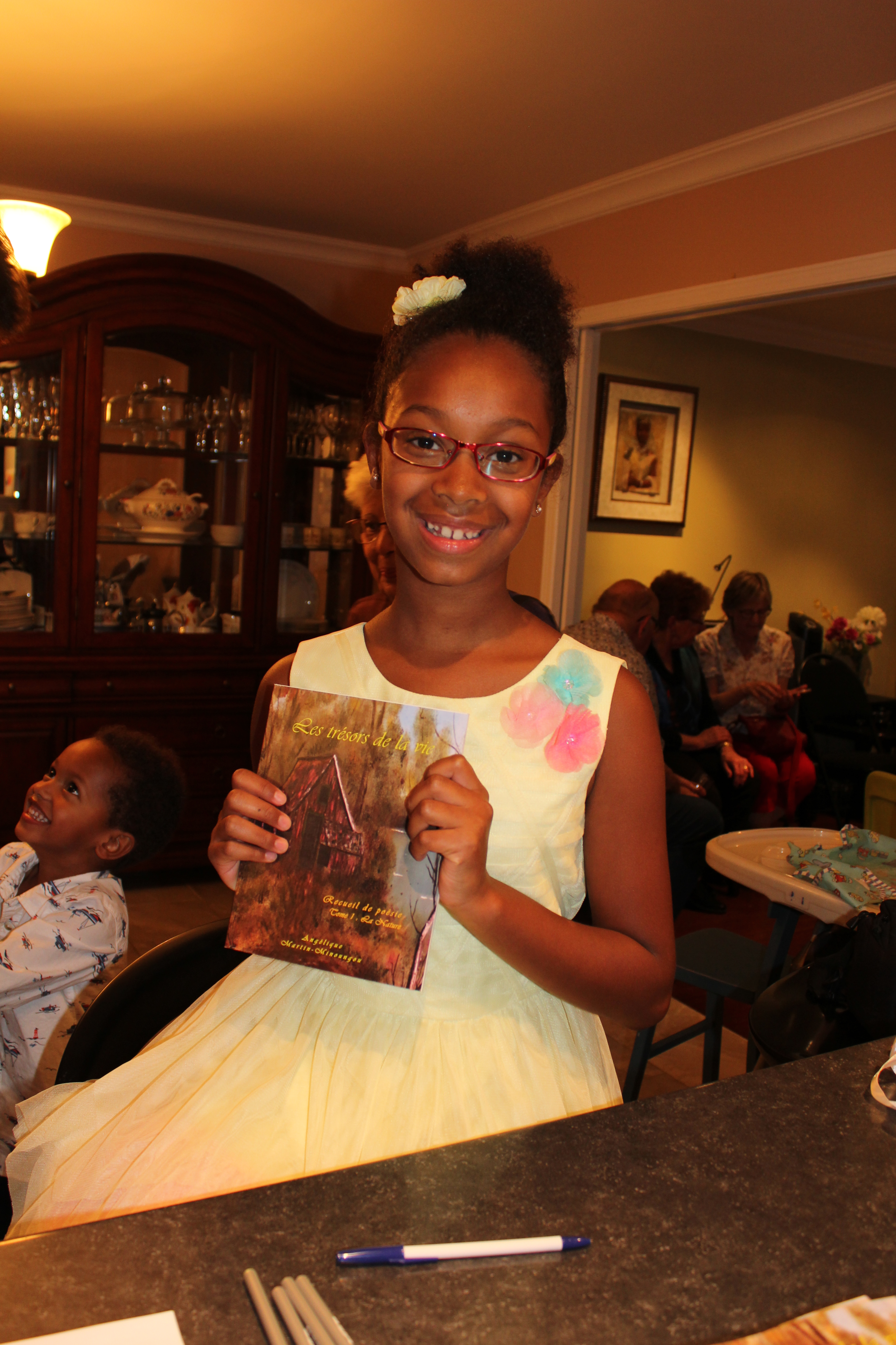 Une jeune fille publie un premier recueil de poèmes