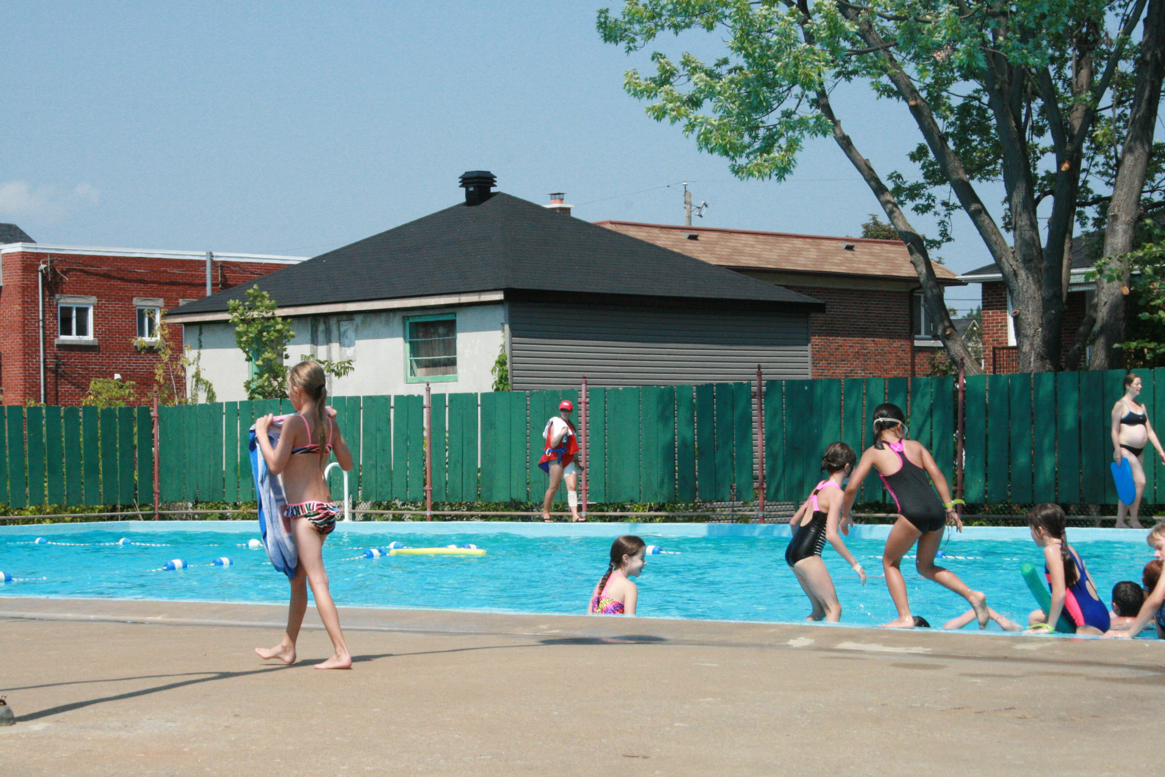 Horaire des piscines et pataugeoires: Longueuil évaluera si l’offre peut être bonifiée