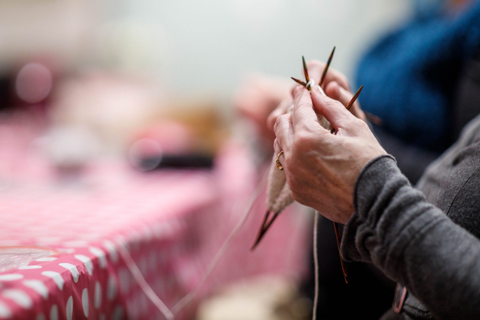 Tricoter une parcelle de féminité