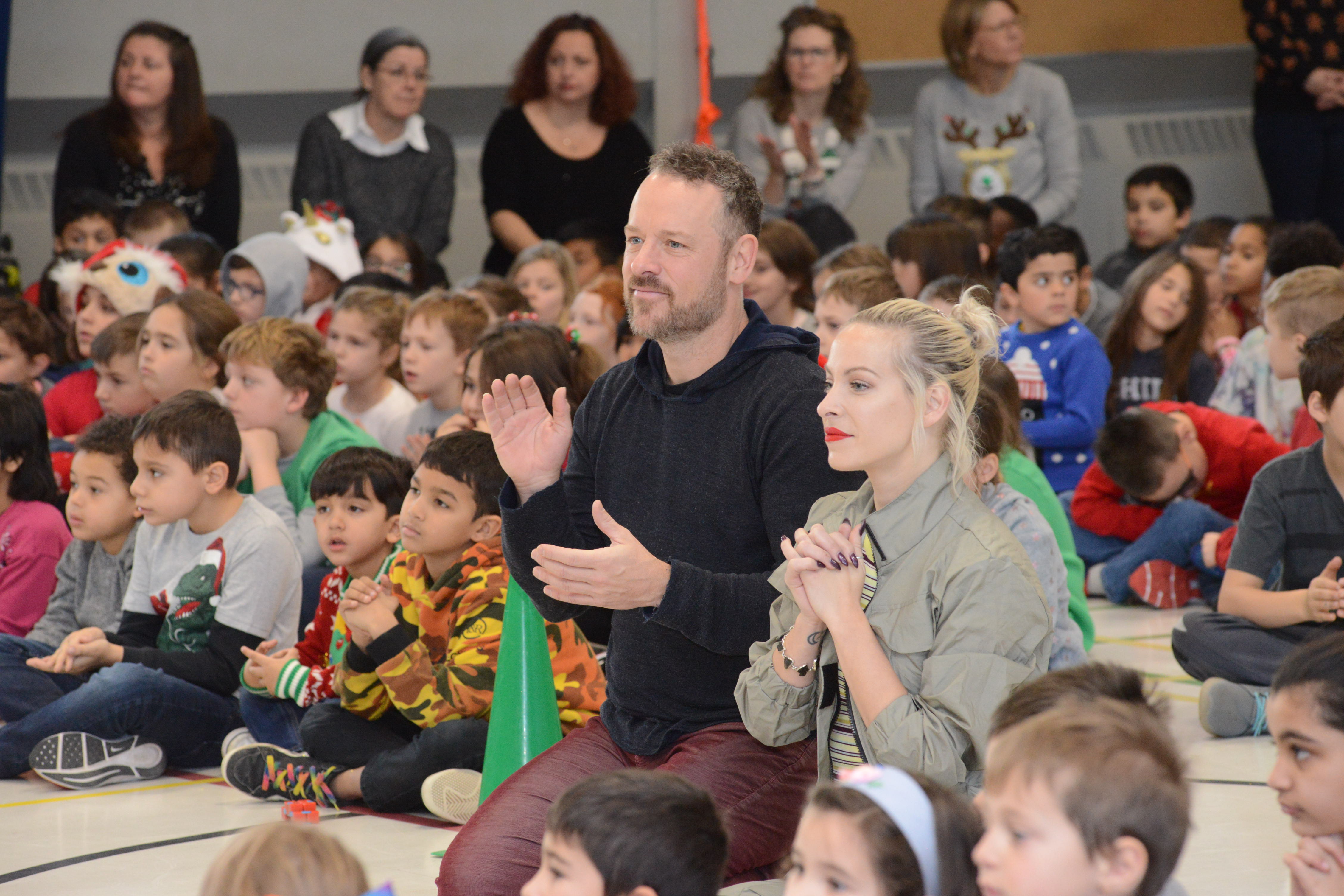 Des élèves reçoivent 11 000 $ et la visite de Marie-Mai