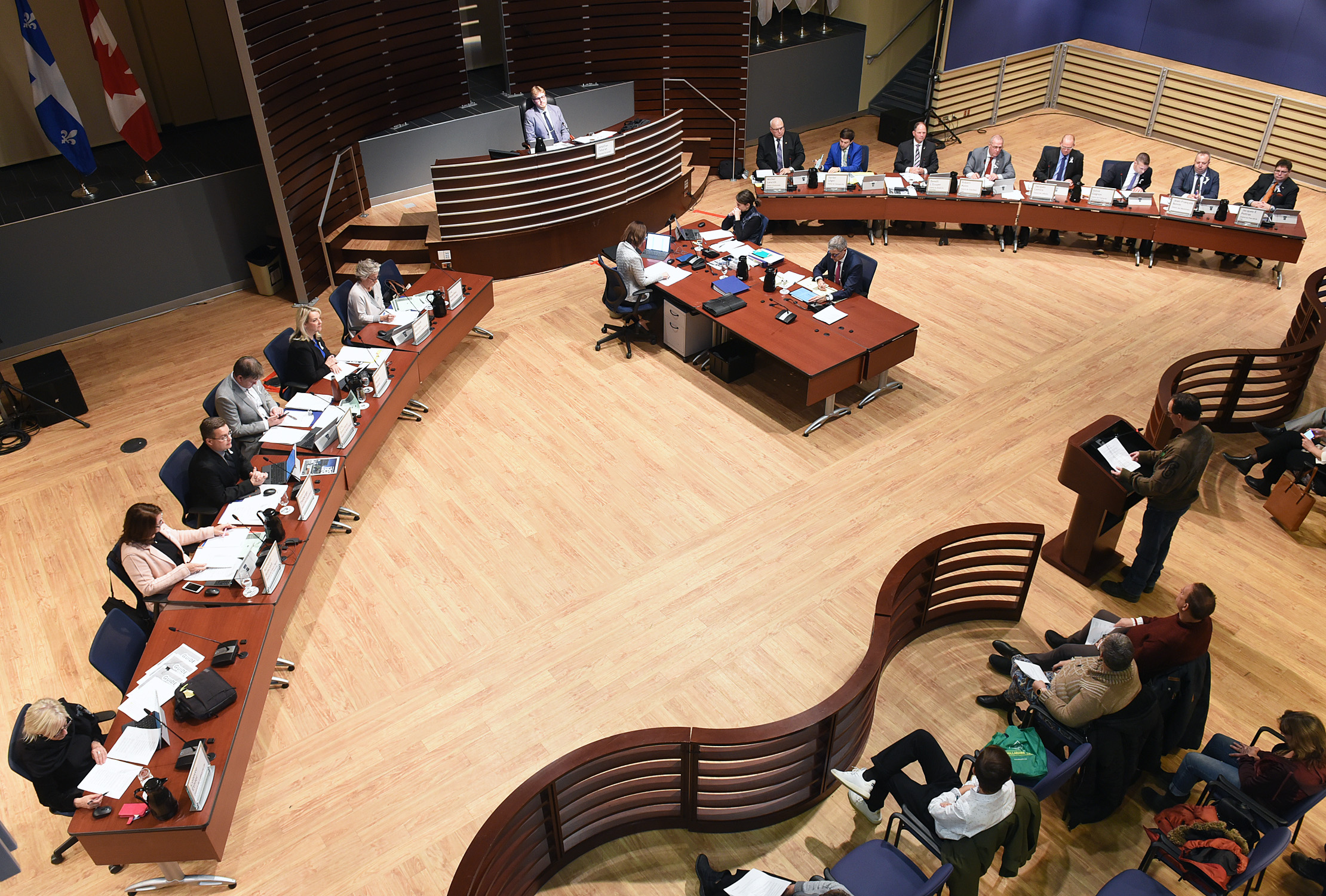 Disgrâce au conseil municipal de Longueuil