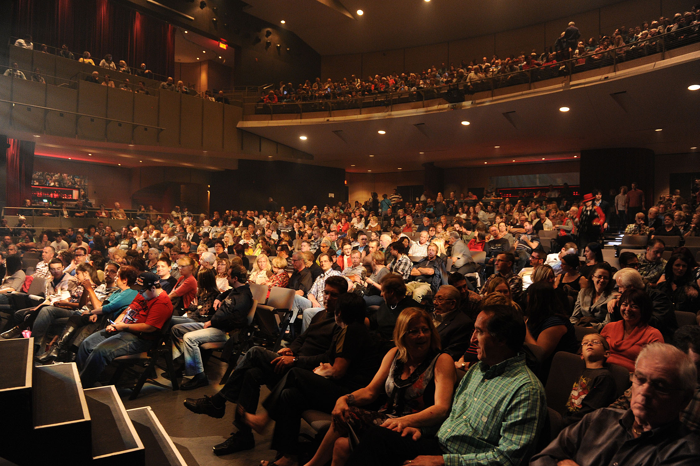 COVID-19: le Théâtre de la Ville et l&rsquo;Étoile Banque Nationale annulent des spectacles