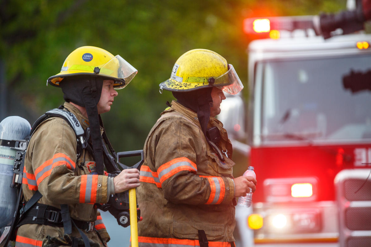 Un incendie sur un balcon à Longueuil mobilise 25 pompiers