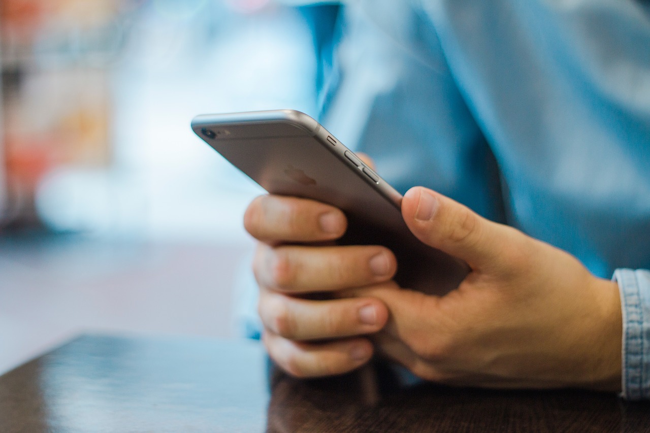 Un programme pour aider les jeunes vulnérables à rester connectés