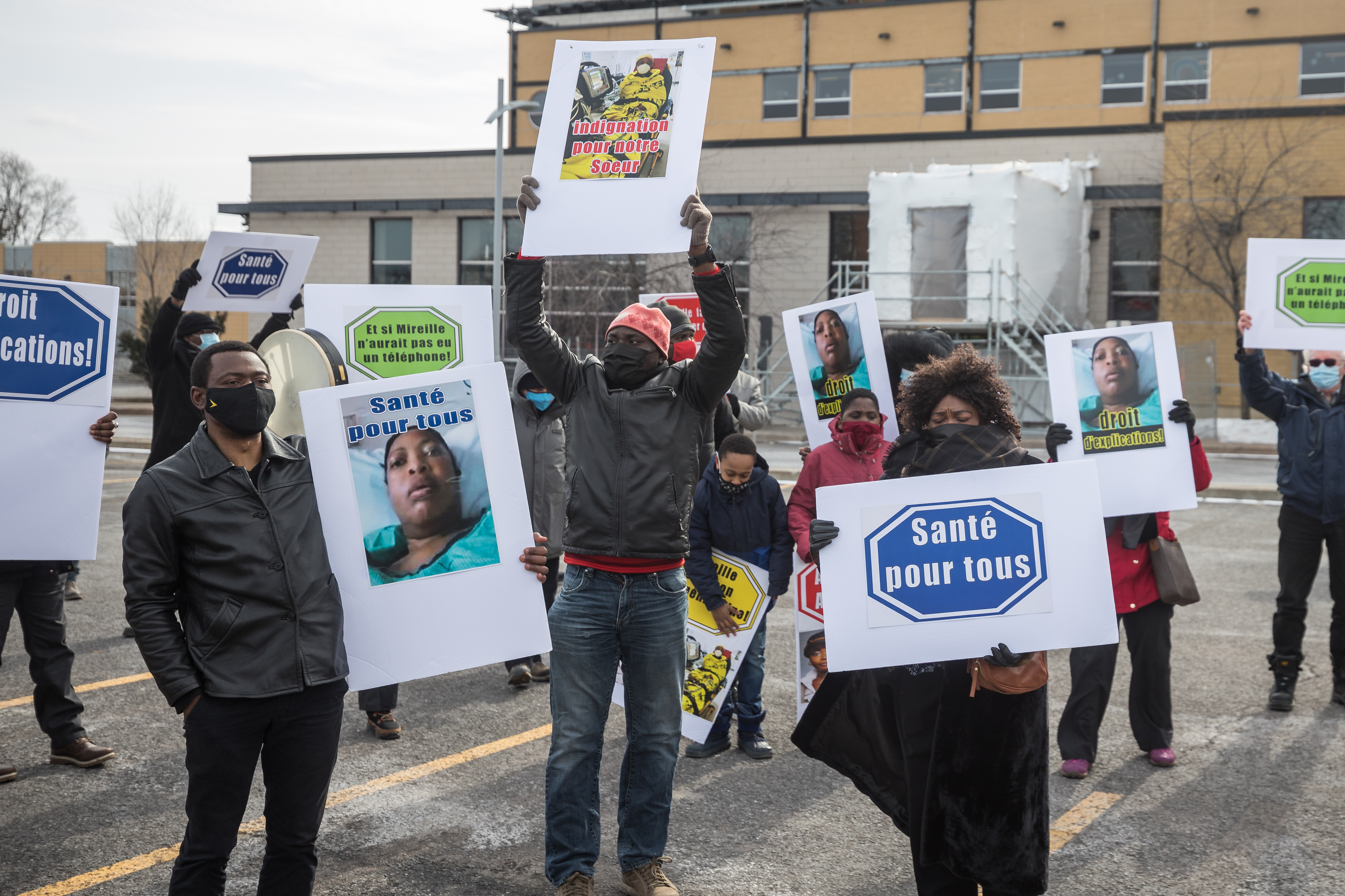 VIDÉO – Mort de Mireille Ndjomouo : manifestation devant l&rsquo;Hôpital Charles-Le Moyne