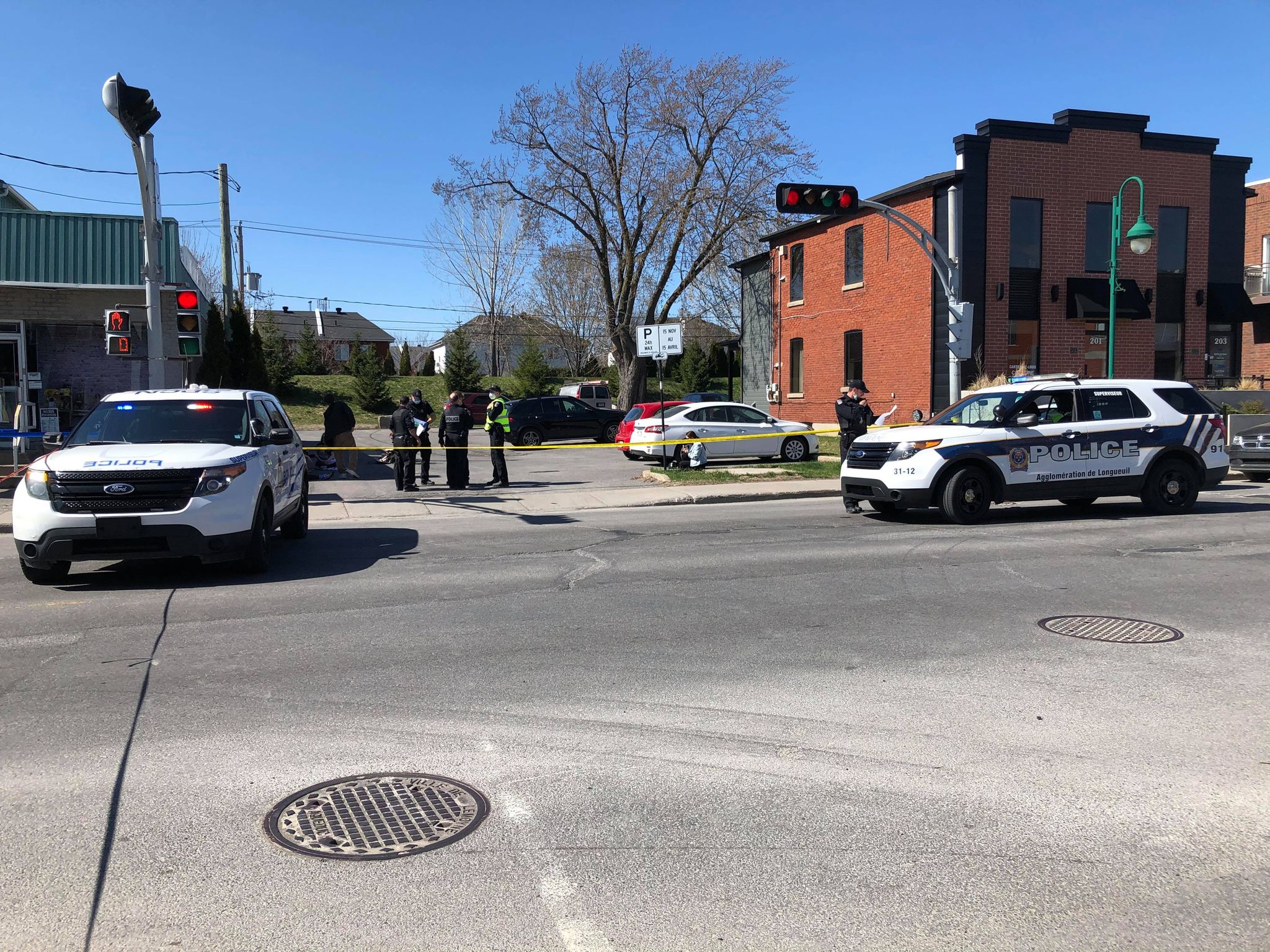 VIDÉO – Opération policière en lien avec un individu possiblement armé à Le Moyne