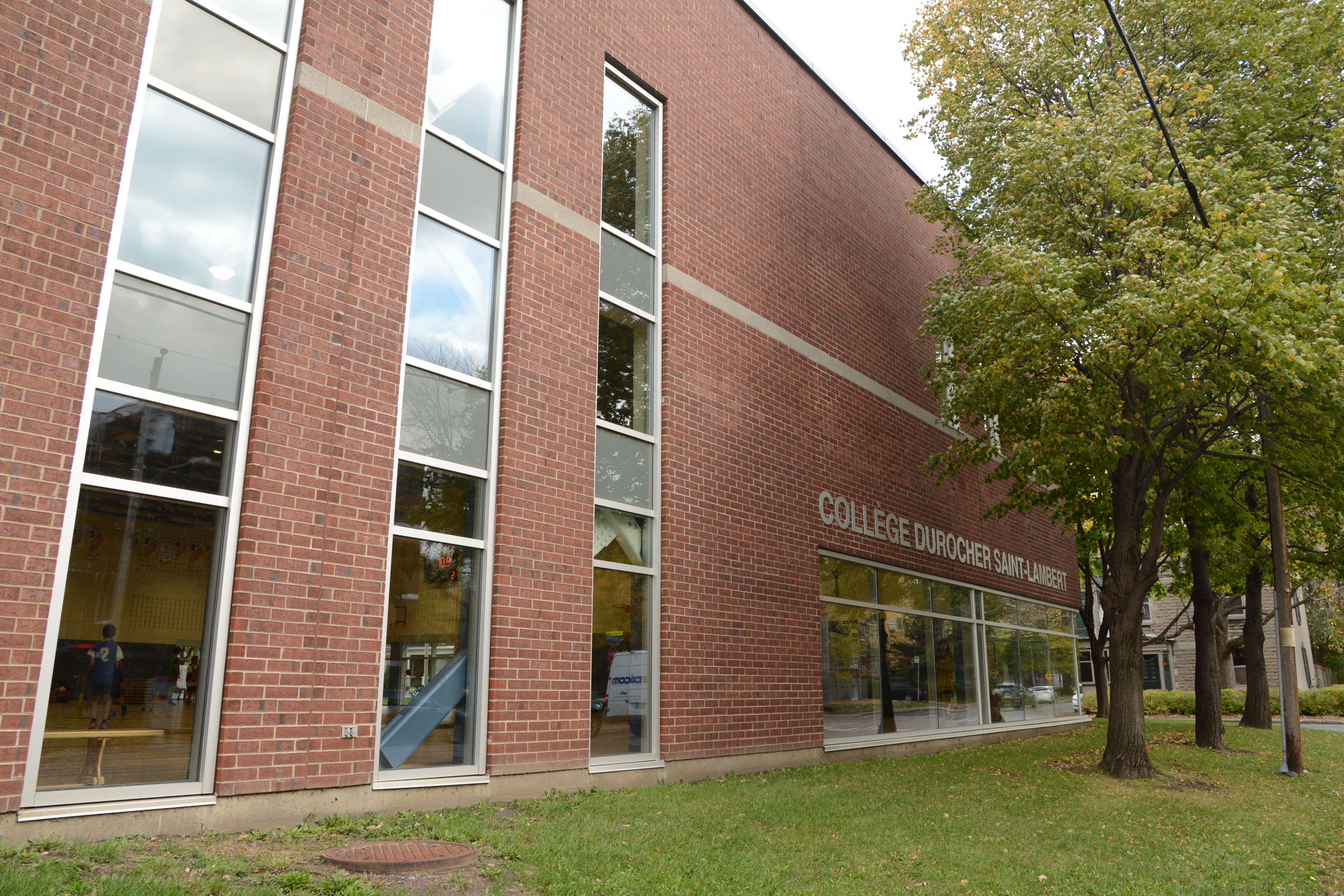 Le Collège Durocher ferme de façon préventive en raison d&rsquo;une progression de cas