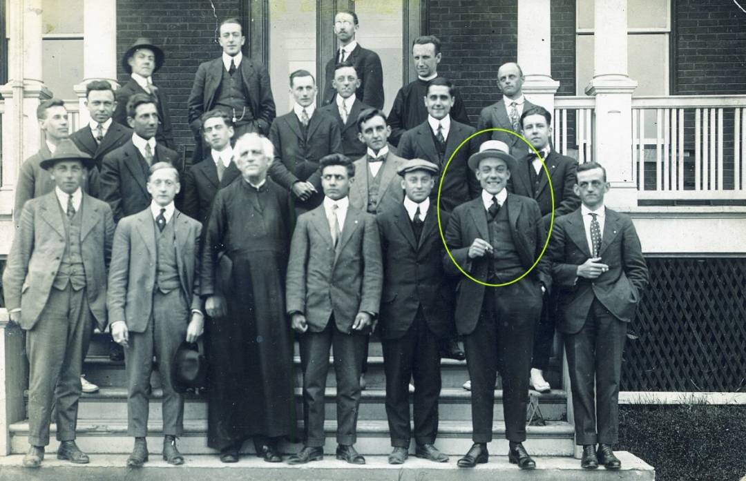 Ce bébé découvre le kiwi!