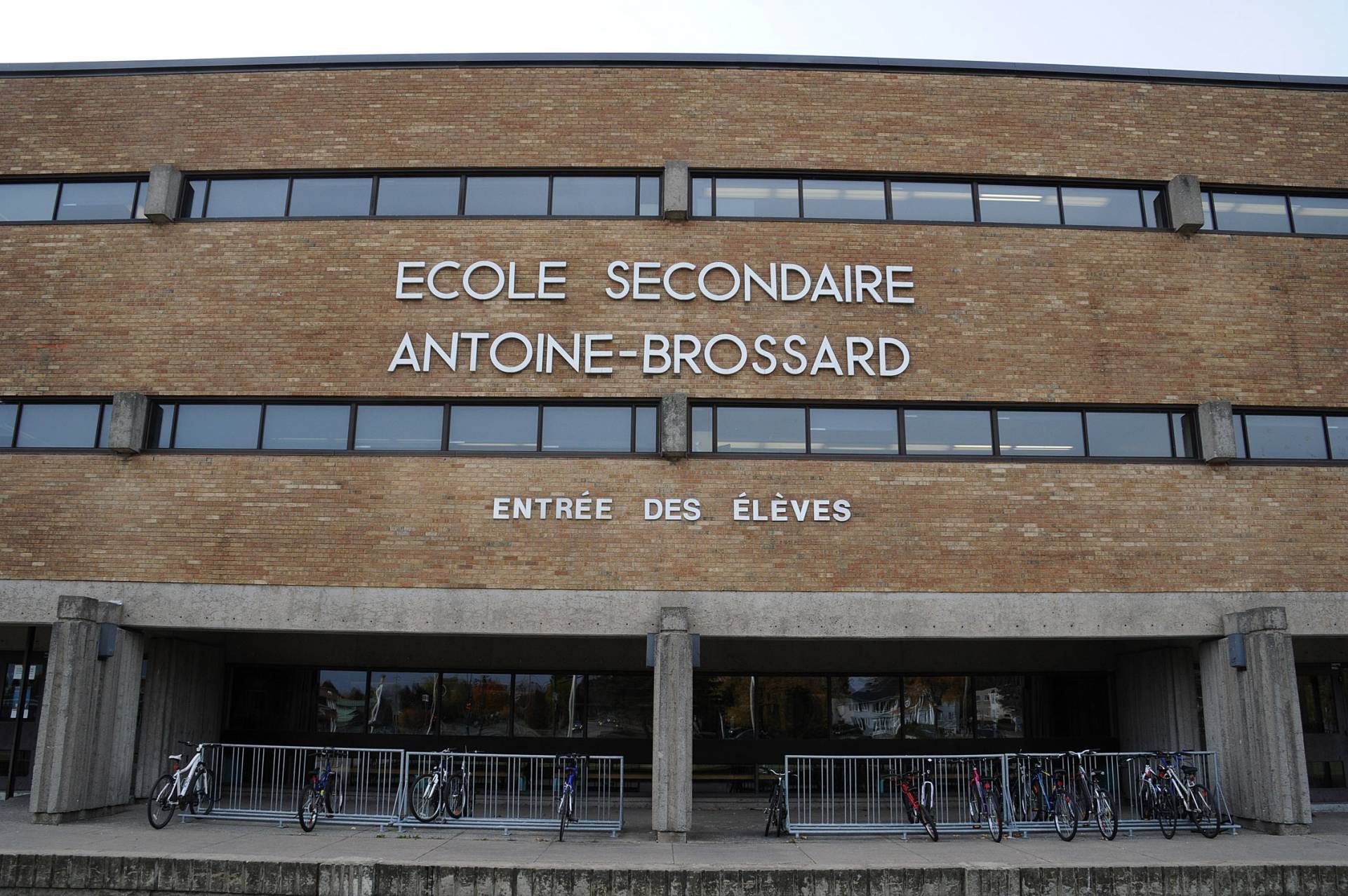 École Antoine-Brossard : 41 constats pour vapotage et non-respect de la signalisation
