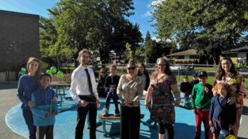 École internationale de Greenfield Park : calme et ombre pour une classe extérieure