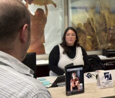 Accessibilité : Longueuil déploie des tablettes pour les citoyens malentendants