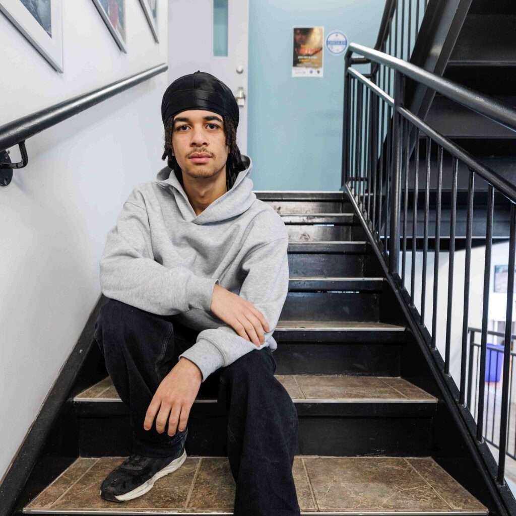 Montée de la violence armée chez les jeunes : comprendre et contrer le phénomène