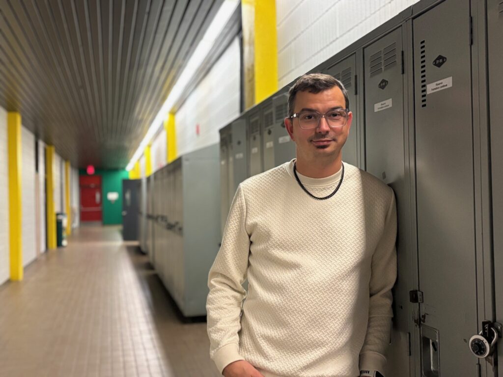 «Le prof aux jambes de feu» veut motiver ses étudiants en traversant le désert