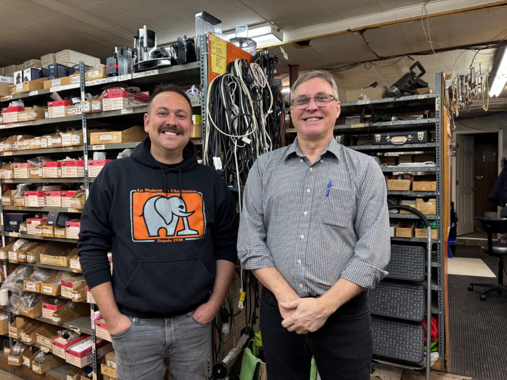 RD Électrique sauvé de la fermeture par deux jeunes à la tête du commerce