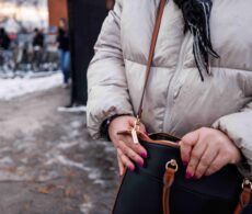 Mort d’un nouveau-né et itinérance chez les femmes : « le produit d’un système qui craque de partout »