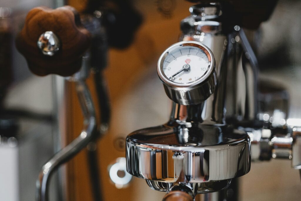 Bien régler sa machine à café LELIT : maîtrisez mouture, dose et temps