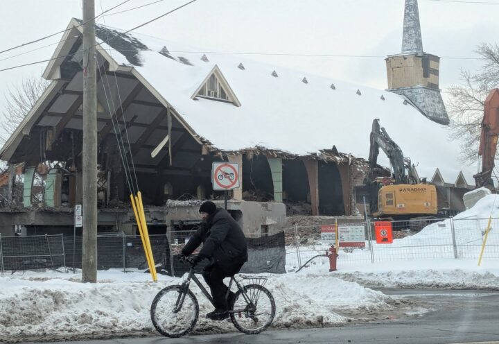 Un toit pour tous : l’église Notre-Dame-de-Grâce démolie