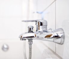 Entretien préventif de la plomberie : gestes simples pour éviter les mauvaises surprises