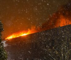 Longueuil : un bâtiment du secteur industriel en flammes