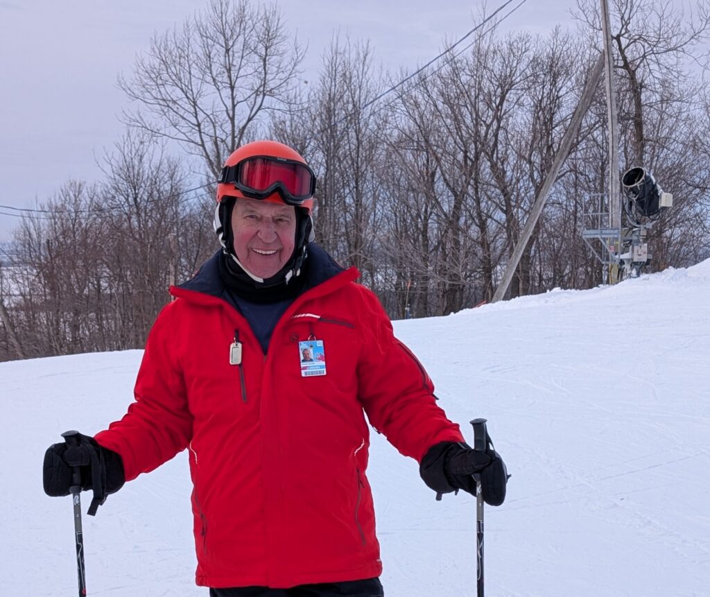Maurice Meunier, sur les pentes de ski à 87 ans