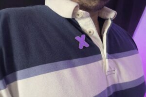Le X mauve: nouveau symbole de la lutte à la violence à l’école