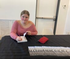 Au-delà des apparences: un premier roman pour une élève du secondaire